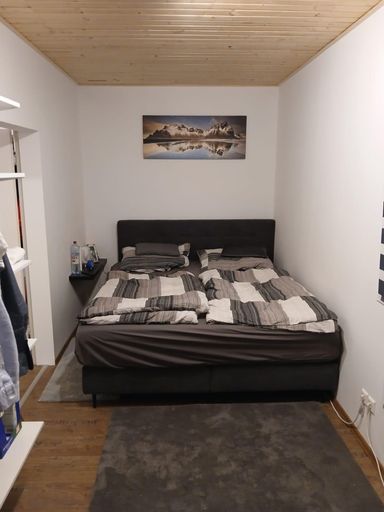 Schlafzimmer mit Schränken
