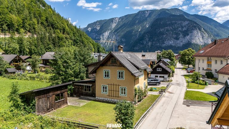 Aussenansicht mit Sarstein im Hintergrund