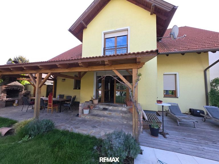 Terrasse überdacht mit Terrassenausgang