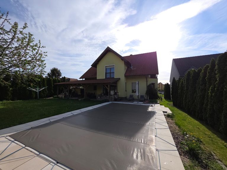 Hausansicht poolseitig