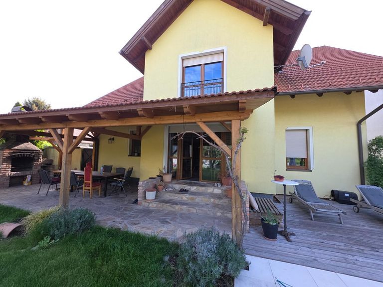 Terrasse überdacht mit Terrassenausgang