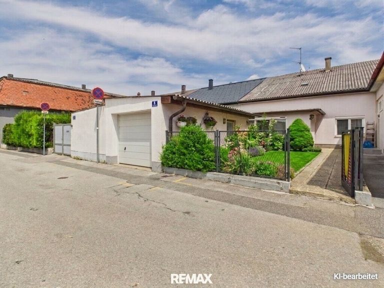 Haus mit Garten - Straßenansicht