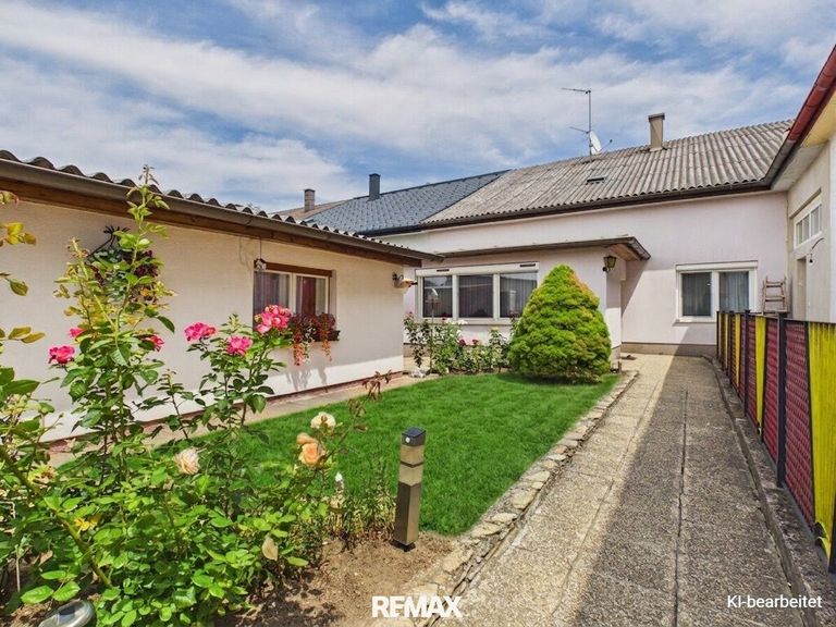 Haus mit Garten - Straßenansicht