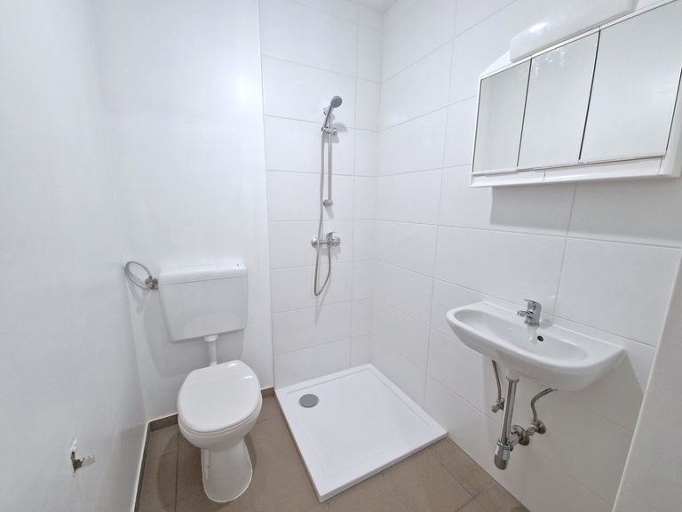 Bad mit Dusche & WC