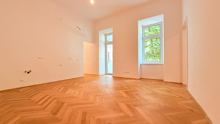 Wohnraum mit Küchenanschlüssen
