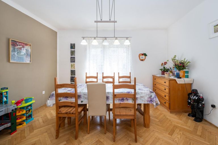 Helles Esszimmer