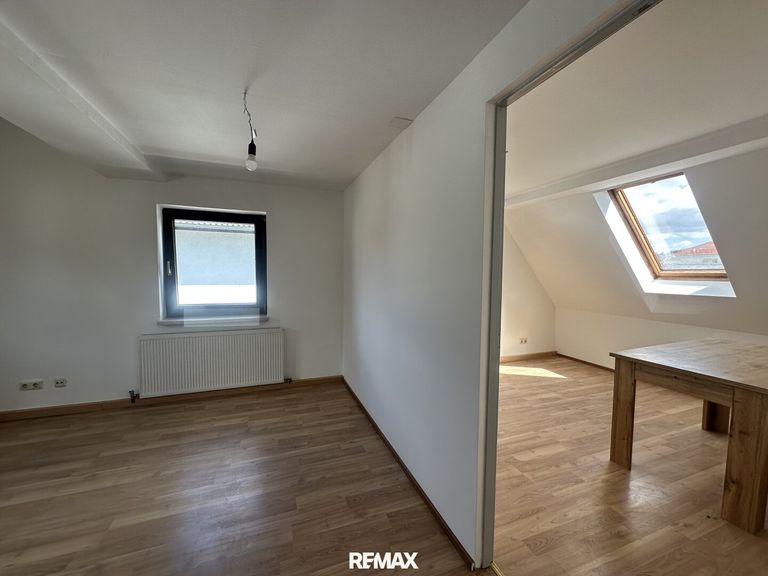 OG Wohnzimmer und Schlafzimmer oder Kinderzimmer