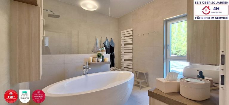Badezimmer (OG)
