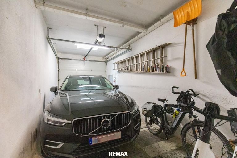 Wohnhaus Parndorf, Garage
