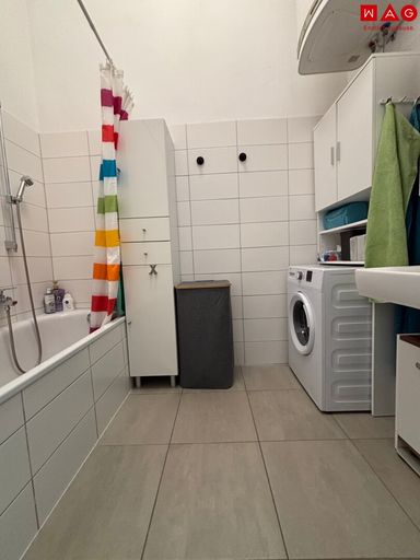 Bad mit Badewanne