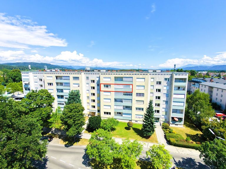 Luftbild Frontseite mit eingezeichneter Wohnung