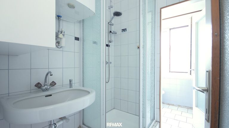 Badezimmer mit Dusche