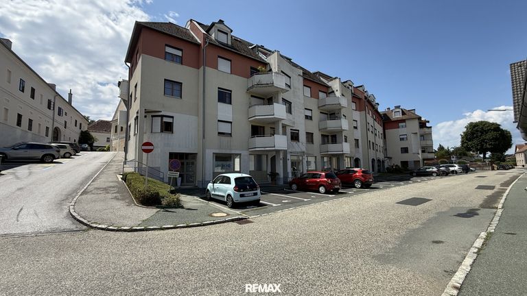 Geschäfts- und Wohnhaus