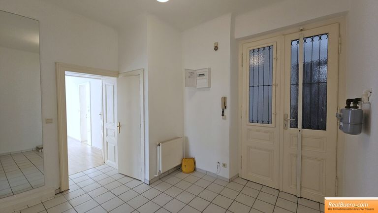 geräumiges Vorzimmer