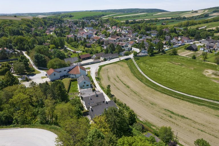 Drohnenblick zum Ortszentrum