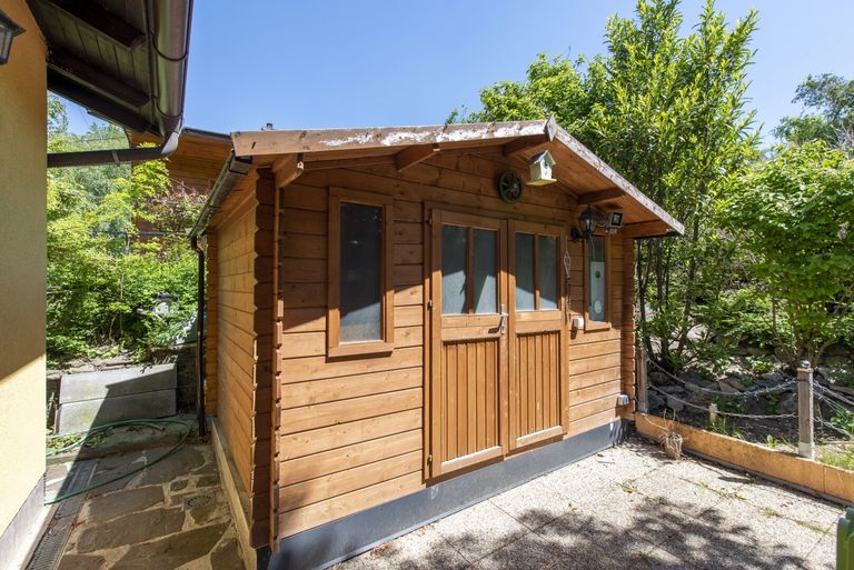 Gartenhütte im oberen Bereich