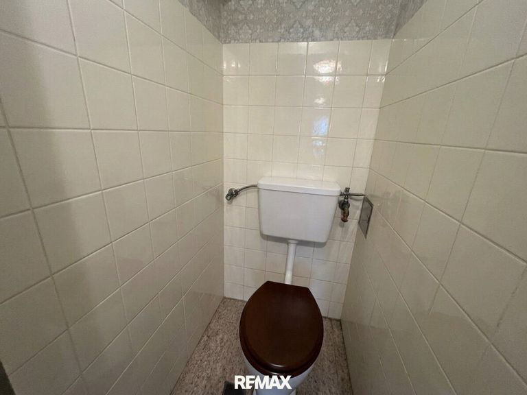 separates WC