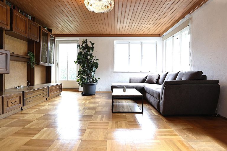 Wohnzimmer OG mit Balkon und Aussicht