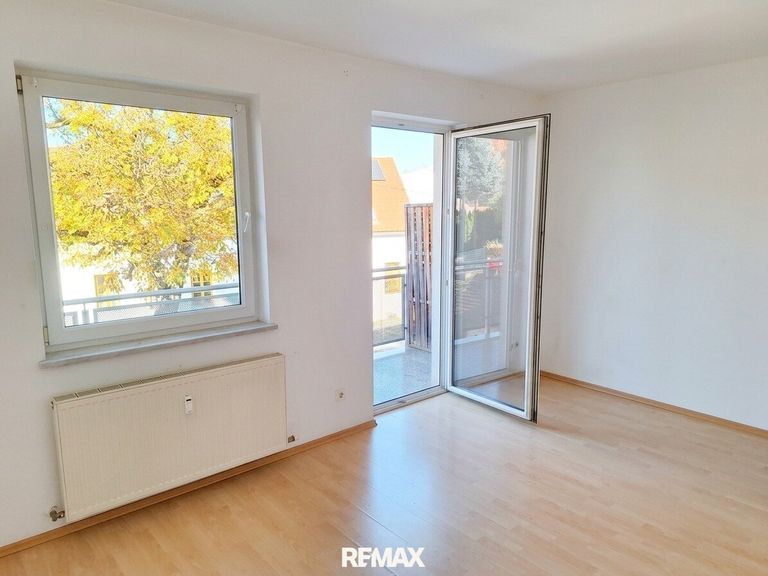 Wohnraum mit Ausgang zum Balkon