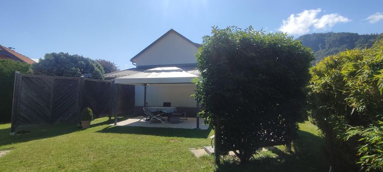 Sitzplatz mit Solardusche
