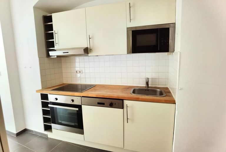Küche mit Geräten