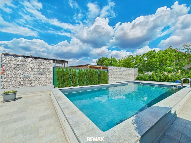 Pool mit neuer Innenfolie