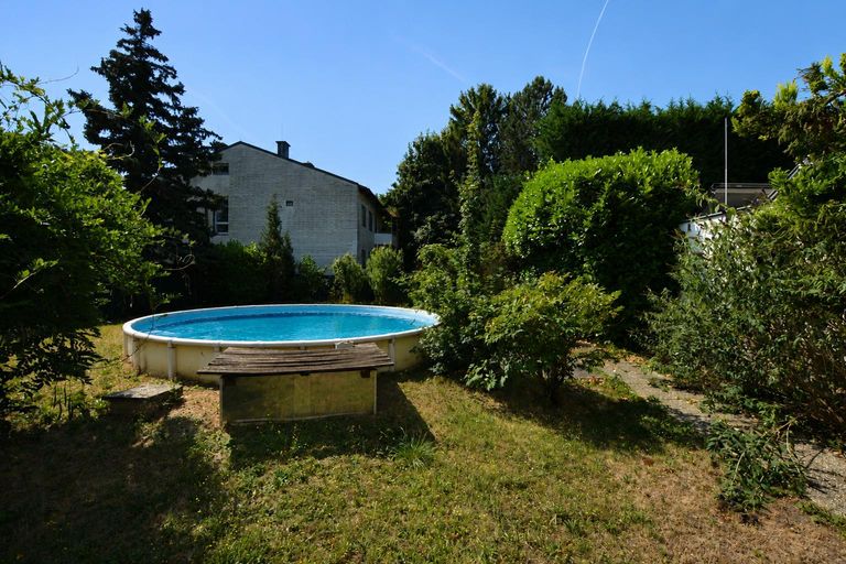 Garten mit Pool