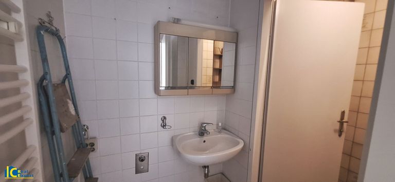 Waschbecken im Vorraum