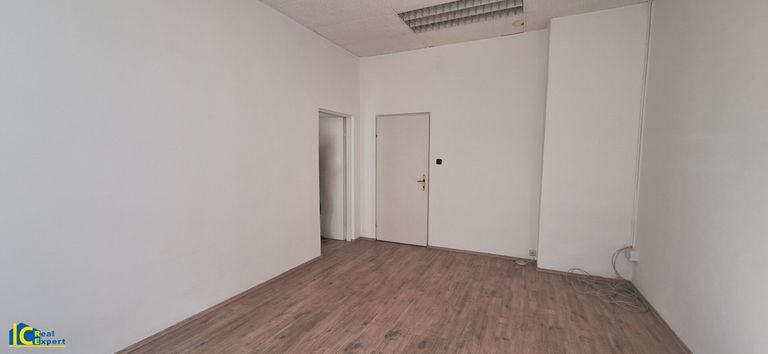 Zugang zum Vorraum und weiteren Raum