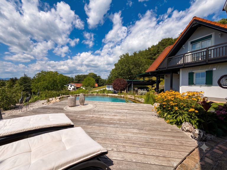 Ruhezone am Pool