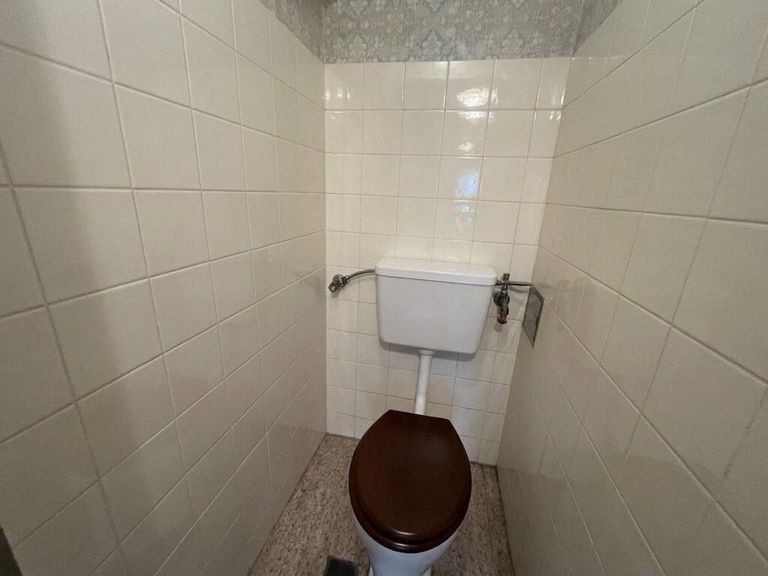 separates WC