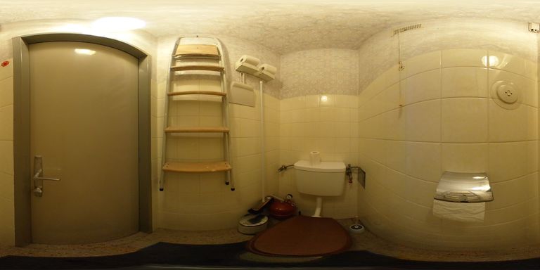 separates WC