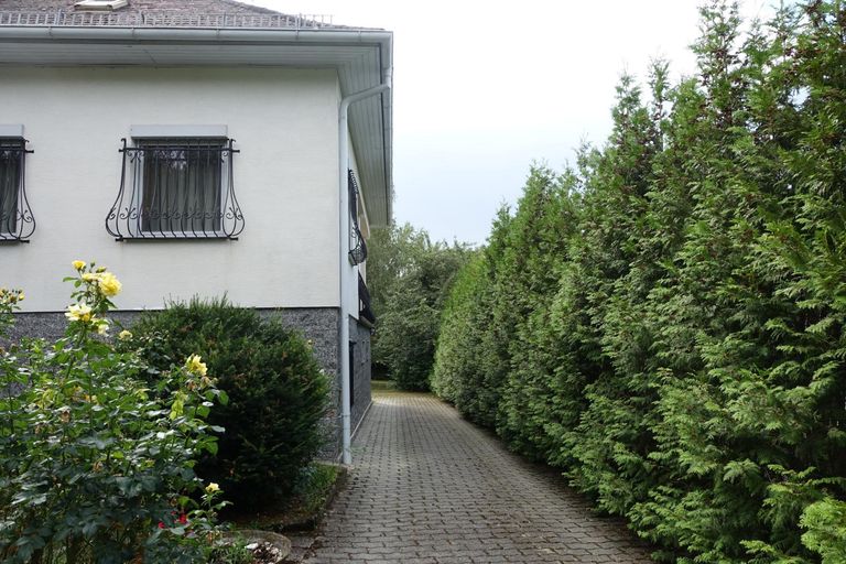Zufahrt zu den Garagen