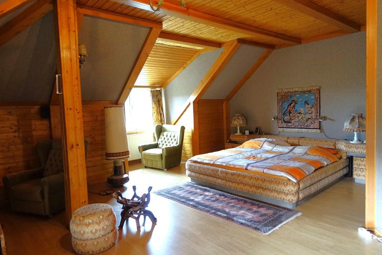 Großes Zimmer im DG