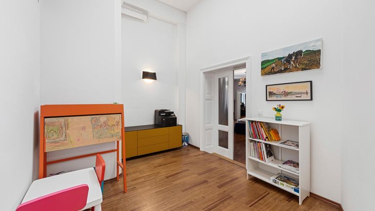 Durchgangszimmer zu Hauptschlafzimmer
