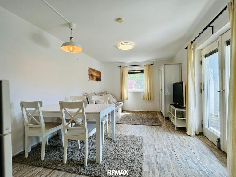 8 Wohnzimmer