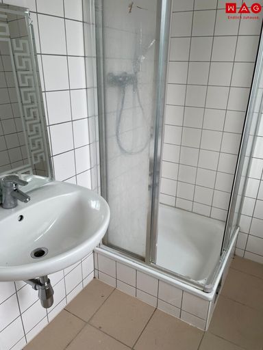 Badezimmer mit Dusche