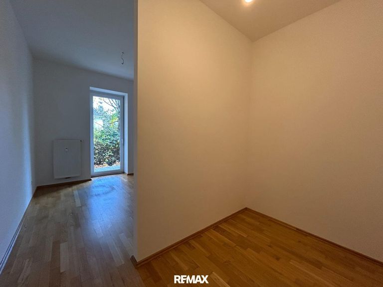 Zimmer mit Schrankraum