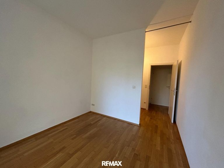 Zimmer mit Schrankraum