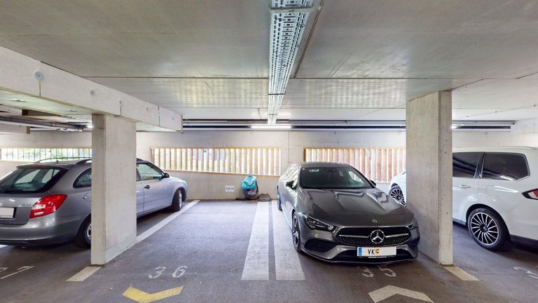 zugehörige Garagenplätze