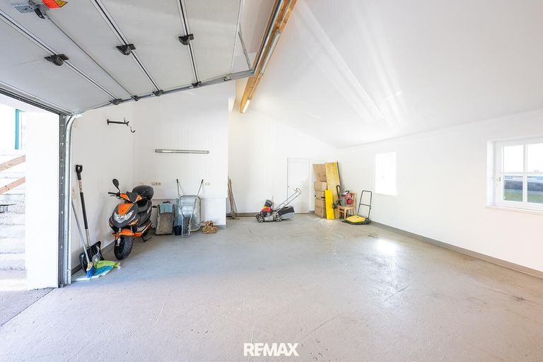 Großzügige Garage