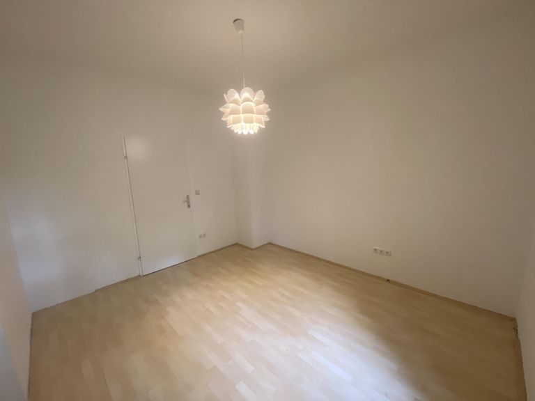 11 Schlafzimmer b