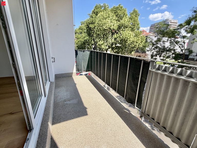 Sonniger Balkon