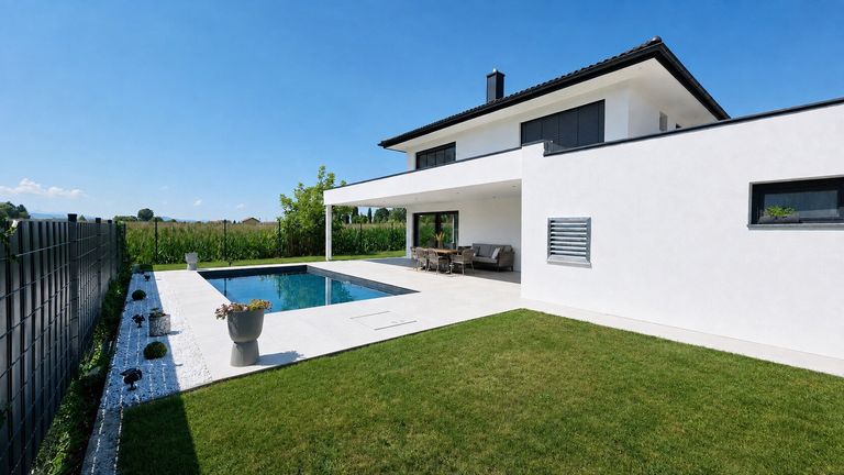 Südwestansicht mit Pool Kompagnon Immobilien