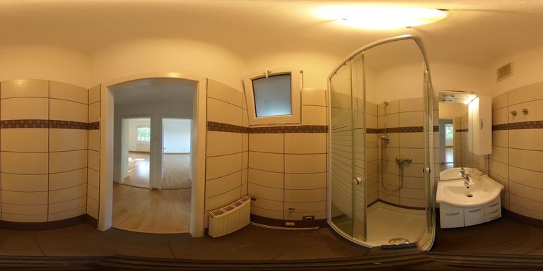 Badezimmer mit Dusche