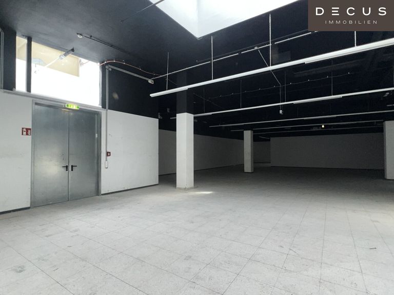Geschäftsfläche mit ca. 1.500m2 - Stellplätze vor der Fläche - direkte Anlieferung möglich