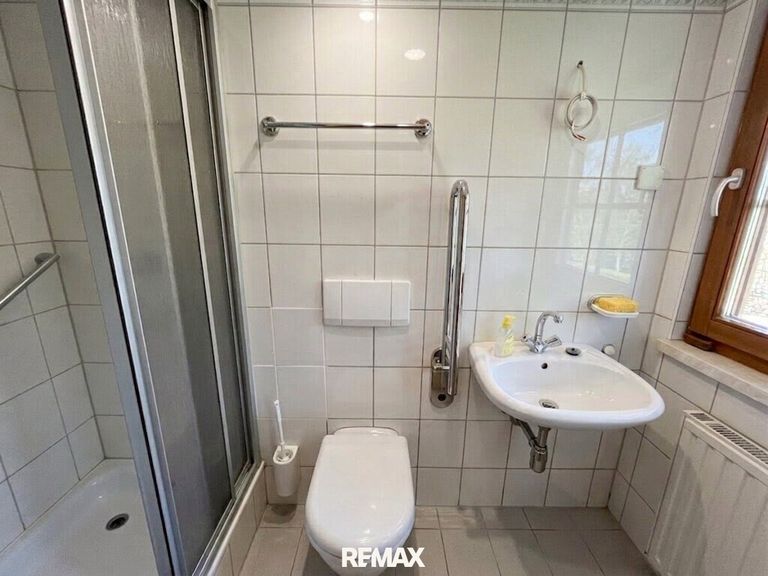 separates WC mit Dusche
