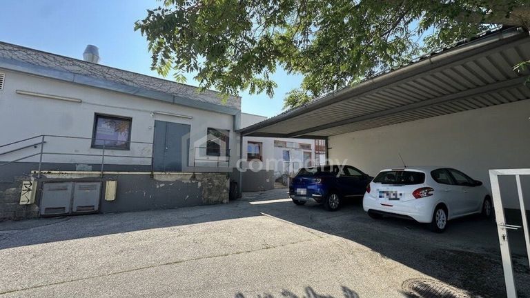 Lagerhalle und Carport