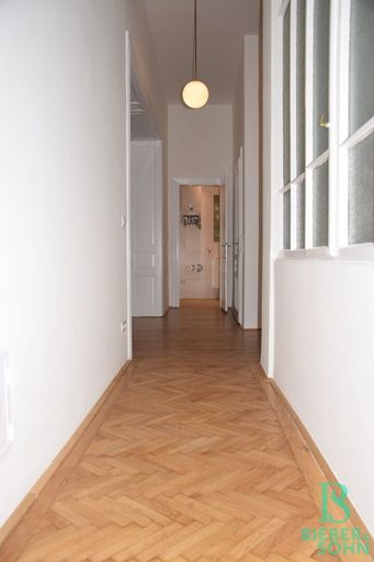 Flur/Blick Bad