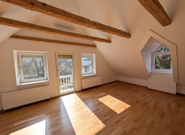 Schlafzimmer mit eigenem Balkon